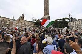 اعتراضات در رم علیه محدودیت‌های کرونا