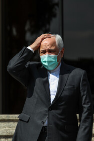 آخرین جلسه هیات دولت دوازدهم، یکشنبه، ۱۰ مرداد با حضور همه اعضای کابینه برگزار شد. در آخرین جلسه هیات دولت روحانی گفت: هنوز هم به مردم بدهکاریم و اگر شرایط ما مناسب تر بود، همه با هم همکاری کرده بودیم و قوای دیگر بیشتر ما را یاری کرده بودند، به نقاط بهتری میرسیدیم. در پایان این جلسه اعضای کابینه دولت دوازدهم عکس یادگاری گرفتند.