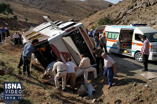 ویدئو / روایت شاهدان از واژگونی اتوبوس خبرنگاران