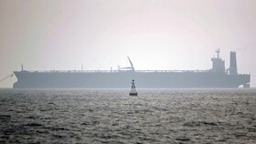 بروز حادثه برای ۴ نفتکش در خلیج عمان/ خدمه یک نفتکش از سوی افراد مسلح گروگان گرفته شدند