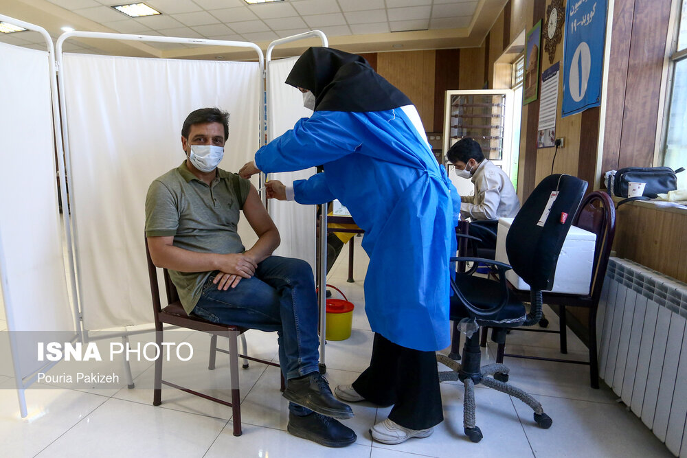 آغاز واکسیناسیون دانشجویان دانشگاه تهران از امروز/خوابگاهی ها در اولویت قرار گرفتند