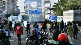 درگیری خشونت‌بار پلیس تایلند و معترضان در بانکوک