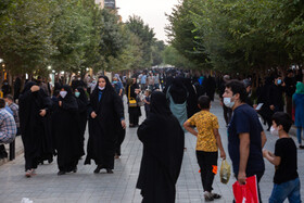 در موج پنجم کرونا همچنان شاهد حضور زیاد مردم در هسته مرکزی شهر قم هستیم.