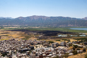 سوختن ۷۹ هکتار از نیزارهای دریاچه «زریبار»