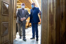 احمد وحیدی، وزیر جدید و عبدالرضا رحمانی فضلی، وزیر سابق کشور، شنبه ۶ شهریور در محل وزارت کشور دیدار و گفتوگو کردند.