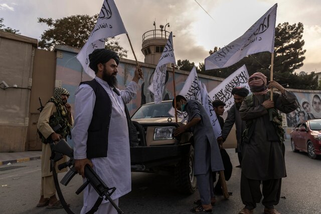 سخنگوی طالبان: اکنون کشور آزاد و مستقل شده است