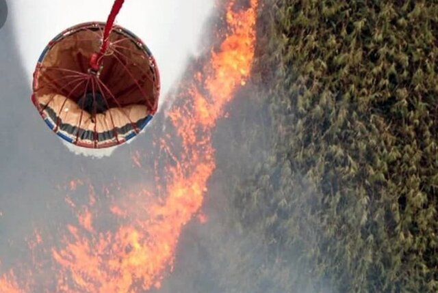 اعزام بالگرد اطفای حریق به مناطق دچار آتش سوزی در تالاب انزلی