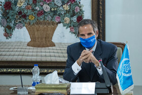 رافائل گروسی، مدیرکل آژانس بین‌المللی انرژی اتمی در دیدار با محمد اسلامی، رئیس سازمان انرژی اتمی