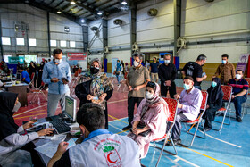 استقبال بوشهری‌ها از دوز سوم؛ مراکز واکسیناسیون کرونا شلوغ شدند