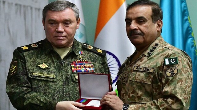 دیدار رئیس ستاد کل نیروهای مسلح روسیه با همتای پاکستانی خود