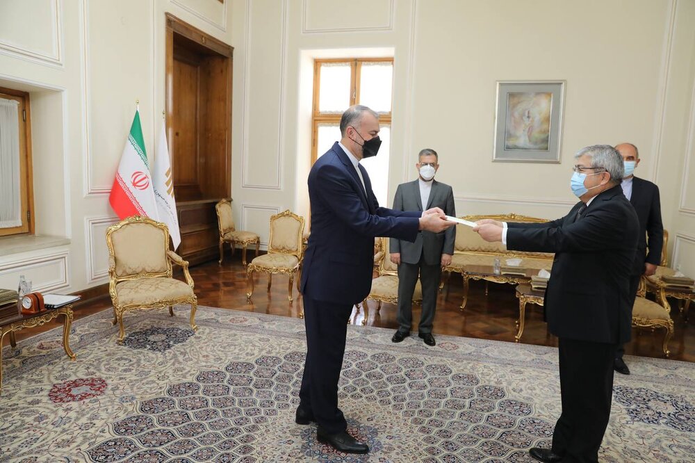 دیدار سفرای جدید قرقیزستان، بلژیک، فنلاند، آذربایجان و قبرس در ایران با وزیر امور خارجه