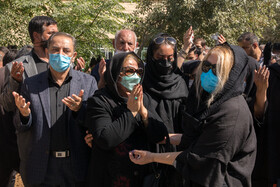 مراسم خاکسپاری فتحعلی اویسی