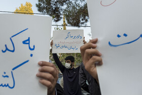 بزرگداشت شهدای مسجد قندوز با حضور جمعی از شهروندان سه شنبه ۲۰ مهر در مقابل کنسولگری افغانستان برگزار شد.