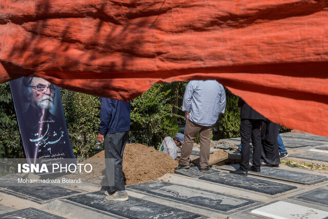 عکسی از مراسم تشییع پیکر زندهیاد جمشید سماواتیان طرح پرسشی پس از درگذشت یک هنرمند