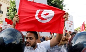 درخواست حزب تونسی برای انحلال پارلمان/ سعید: گردانندگان قدرت دنبال بهره برداری از وضعیت موجودند