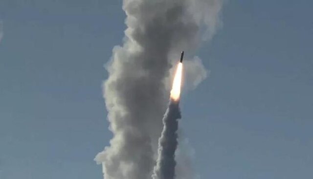 آزمایش موفقیت‌آمیز موشک بالستیک "بولاوا" از زیردریایی هسته‌ای روسیه