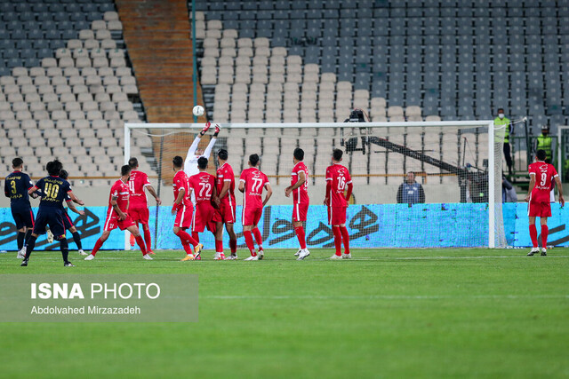 پیروزی گل‌گهر مقابل پرسپولیس در نیمه اول