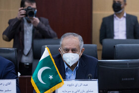 عبدالرزاق داوود مشاور نخست وزیر پاکستان در امور تجارت و سرمایه‌گذاری در نهمین اجلاس کمیته مشترک تجاری ایران و پاکستان