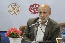 کلیشه و اغراق در ادبیات مدافعان حرم کم است