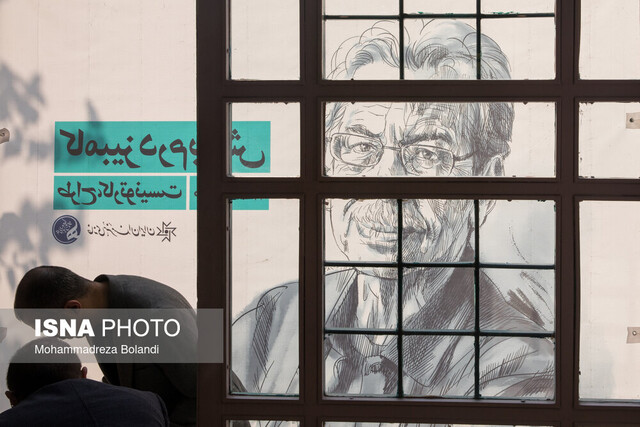 عکسی از مراسم تشییع پیکر کامبیز درمبخش طرحی برای کامبیز درمبخش