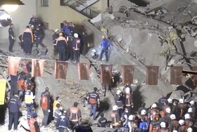 نجات ۱۳ نفر در حادثه ریزش ساختمان در ترکیه