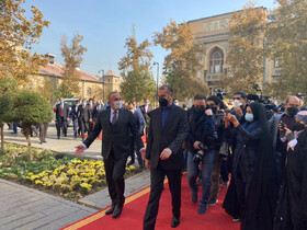 استقبال وزیر خارجه از همتای ترکیه‌ای‌اش در تهران