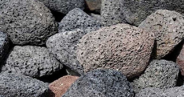 کاهش میزان مصرف آب در باغات با سنگ آذرین!