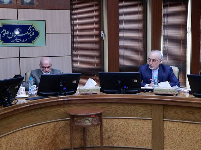 نگرش و گرایش خاص جامعه به رشته های پزشکی و مهندسی/دولت و بزرگان رشته‌های علوم پایه را نجات دهند