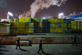 ساعت کاری پرسنل به صورت شیفتهای ۲۴ ساعته است. ۱۲ ساعت صبح و ۱۲ ساعت شب. که تحویل شیفت صبح از ساعت ۵ بامداد انجام میگیرد.
