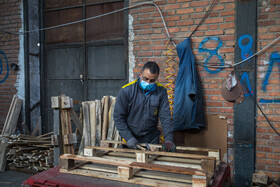 بخشی از کارخانه مرتبط به پالتسازی برای محصولات است.