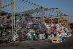 بخش انبار ضایعات کارخانه بهنوش که وظیفه مهم آنها تفکیک ضایعات است.