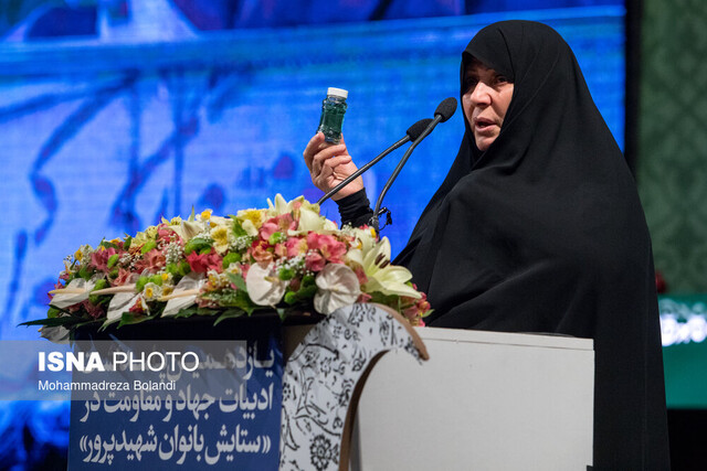 از تقریظ مقام معظم رهبری بر کتاب «تنها گریه کن» رونمایی شد