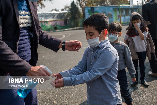 عکس خبر آرشیوی است. لزوم غربالگری روزانه دانشآموزان در مدارس به لحاظ علائم کرونا
