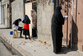 اجرای طرح واکسیناسیون خانه به خانه در مشهد ـ محله گلشهر