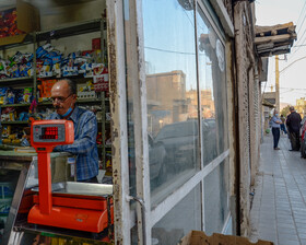 بسیاری از ساکنین محله «همت آباد» اصفهان بالغ بر 20 سال است که در این محله زندگی می کنند، اکثر مردم این محله یکدیگر  را میشناسند.