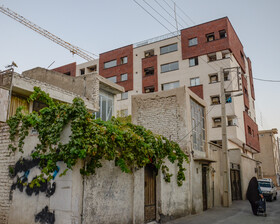 مردم محله «همت آباد» اصفهان یک تعاونی جهت تسهیلگری بافت فرسوده تشکیل دادهاند، برخی از آنها حدود 6 سال است که با این هدف در این تعاونی فعالیت میکنند.