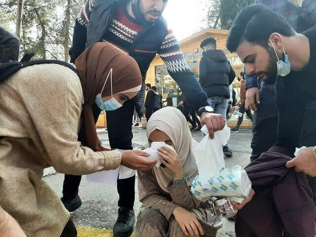 معترضان دفتر اتحادیه میهنی کردستان عراق در سلیمانیه را آتش زدند