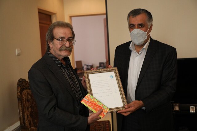 سفری کوتاه برای شنیدن درد دل های طولانی یک هنرمند