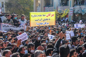 تجمع جمعی از مردم چهارمحال وبختیاری برای جلوگیری از اجرای طرحهای انتقال آب