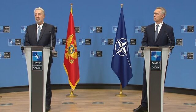 ینس استولتنبرگ، دبیر کل ناتو (راست) و زدراوکو کریوکاپیچ، نخست وزیر مونته نگرو دبیر کل ناتو: ساختار متحد بوسنی و هرزگوین، برای حفظ ثبات آن ضروری است