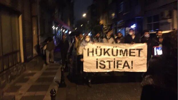 اعتراضات در اسانبول به خشونت کشیده شد