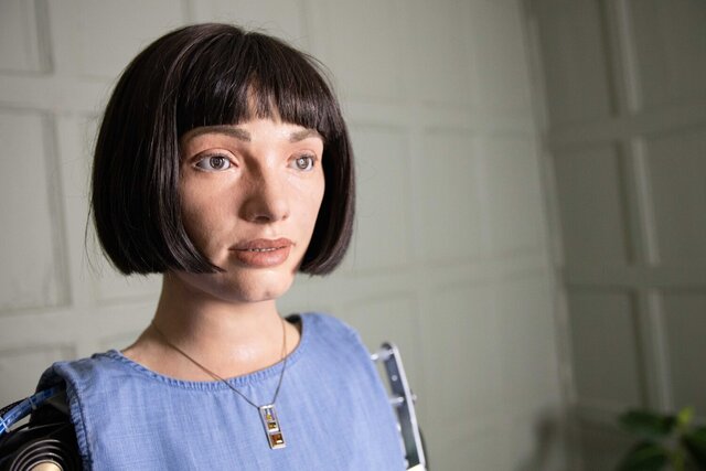 پاسخ رُبات شاعر به «کمدی الهی» پاسخ رُبات شاعر به «کمدی الهی»