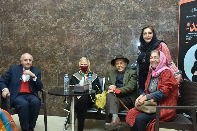 نوشتار جواد مجابی برای فیلم منیژه حکمت نوشتار جواد مجابی برای فیلم منیژه حکمت