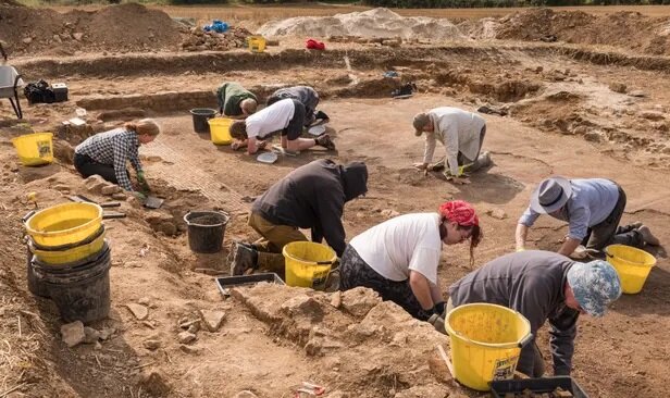 کشف بقایای موزائیک و ویلای رومی زیر یک مزرعه  کشف بقایای موزائیک و ویلای رومی زیر یک مزرعه