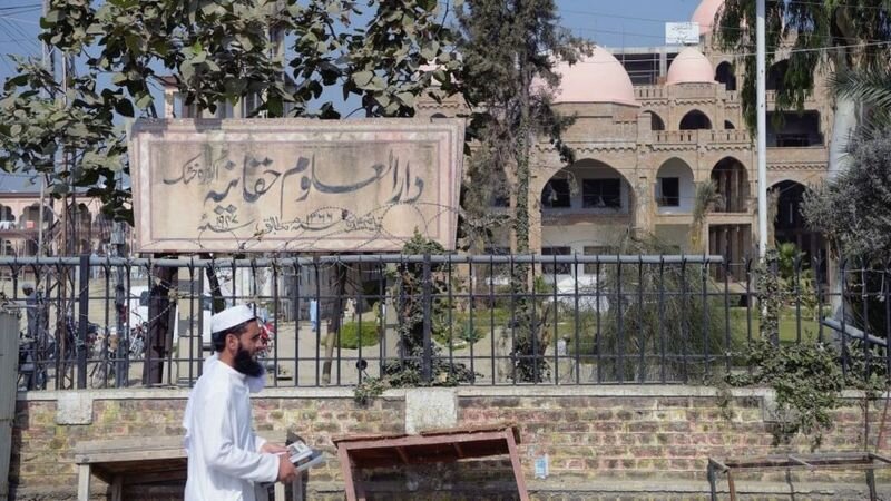 طالبان، افتخار مدرسه حقانیه پاکستان