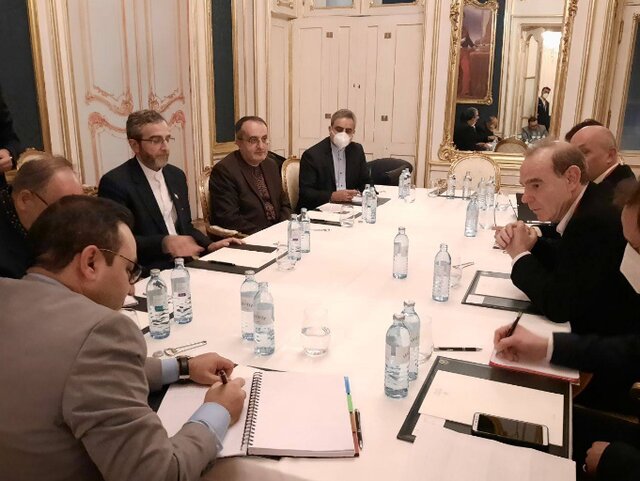 دیدار باقری و مورا