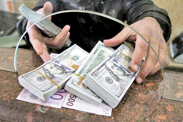 ارز ۴۲۰۰ تومانی دادیم؛ خجالت کشیدیم بگوییم برگردانید! ارز ۴۲۰۰ تومانی دادیم؛ خجالت کشیدیم بگوییم برگردانید!