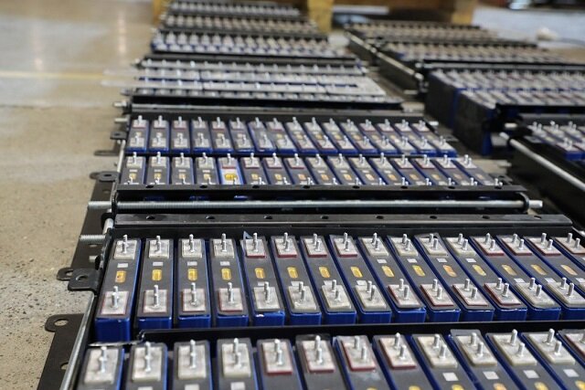 طراحی، ساخت و تولید باتری پک جهت بکارگیری در خودروهای برقی  طراحی، ساخت و تولید باتری پک جهت بکارگیری در خودروهای برقی