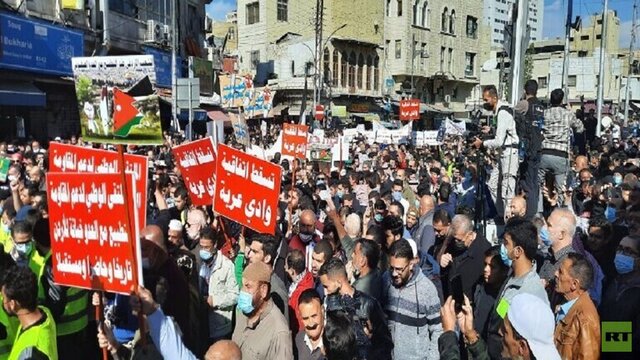 راهپیمایی اعتراضی شهروندان اردنی علیه توافق آبی با رژیم صهیونیستی راهپیمایی اعتراضی شهروندان اردنی علیه توافق آبی با رژیم صهیونیستی