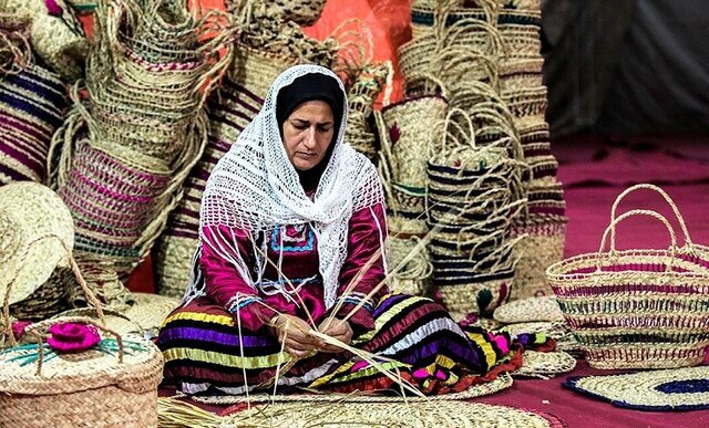 نقش تعاونیهای زنان در رشد تولید و اشتغال نقش تعاونیهای زنان در رشد تولید و اشتغال